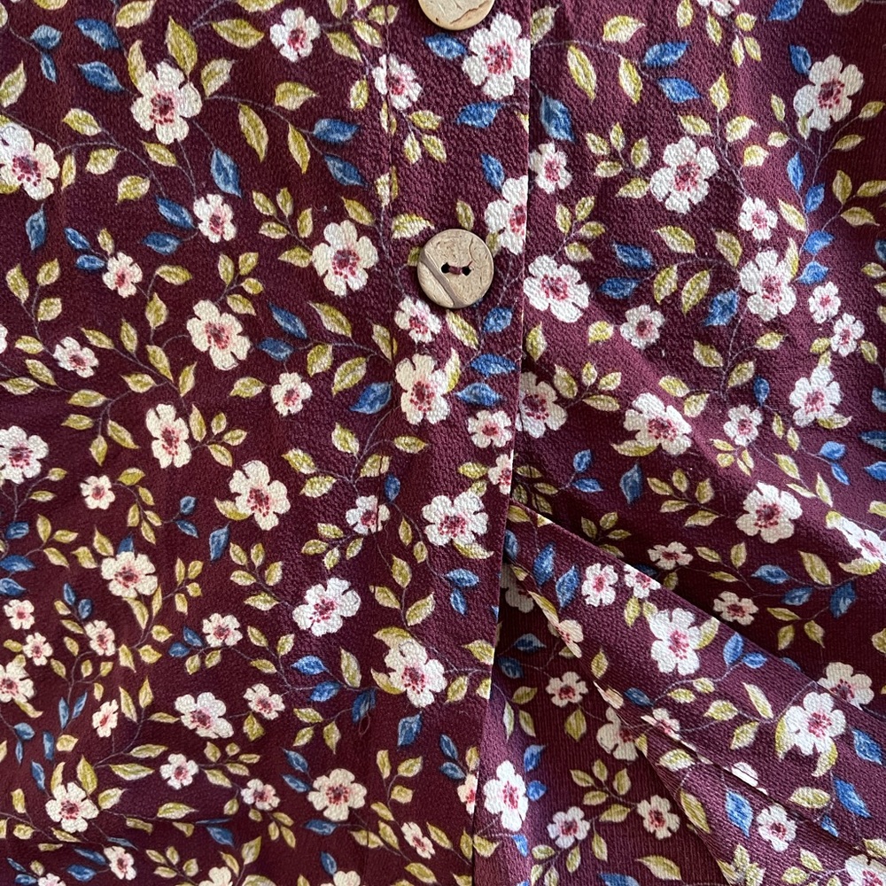 Floral midi skirt with elastic waistband and wooden button details size small